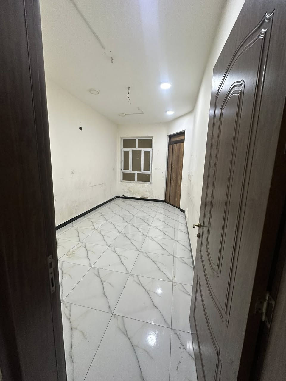 دار للإيجار ارضي يحتوي على (ثلاث غرف نوم )مع صاله ومطبخ وخدمات عدد ٢ مع (حديقه وكراج )الموقع شارع عمر قرب حديقه الاخطل للاستفسار ‭٠٧٨٤ ٦٢٩ ١٦٠٩‬ عمر @شركه تراث البنيان
