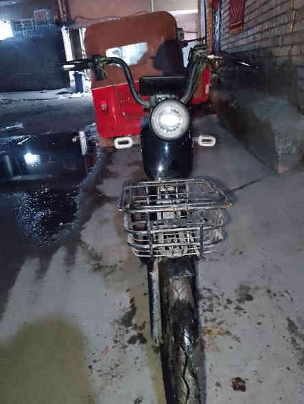 سلام عليكم عدي دراجة للبيع سعر 125 طافية وياهة شاحنتهة كاملة كفراتهة مكان بغداد مدينة الصدر رقم الهاتف ***********
