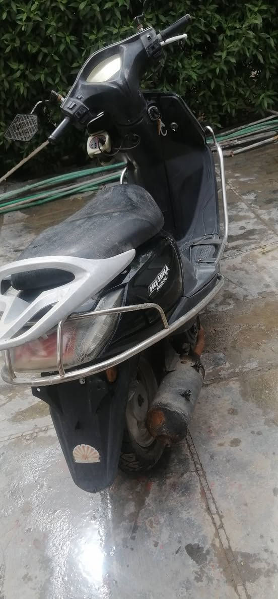 السلام عليكم دراجه للبيع حاليا عاطله عوزه ولفات فقط السعر ٣٠٠ وبيه مجال قليل. الاتصال على الرقم *********** او *********** ولكم

