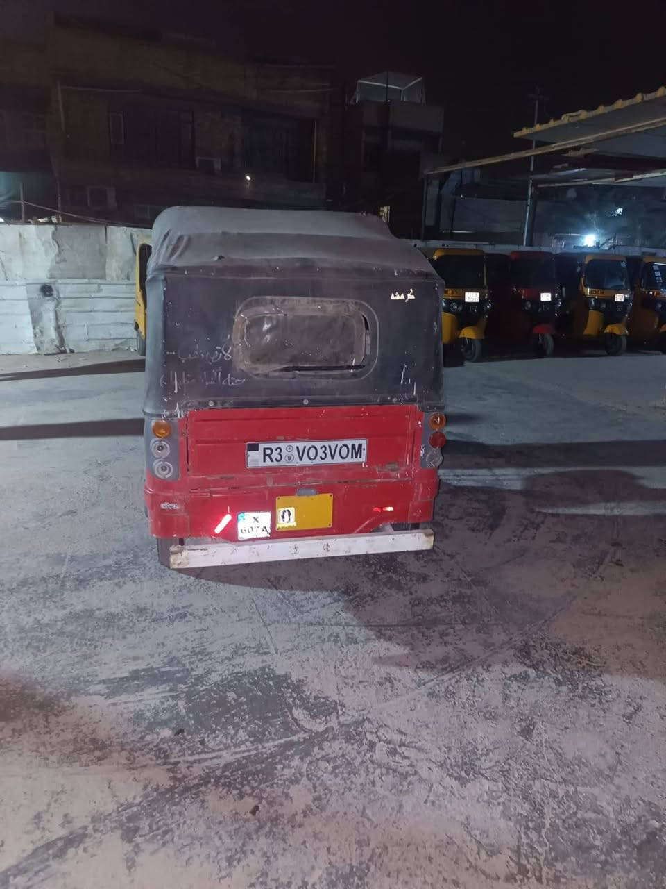 سلام عليكم تكتك بياجو ١٨اوراق كامله
التكتك طافيه كوم حديد السعر مليون وبيهه مجال

ممتواجد فيس هاذا رقمي  *********** والشراي يتصل ويدلل المكان بغداد الأمين الثانيه
