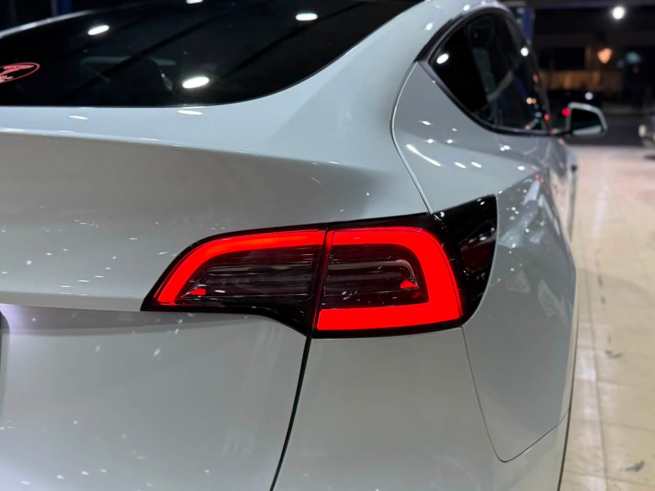 #معرض_سما_دبي_لتجارة_السيارات_الامريكية_والكندية 

#تسلا موديل Y لون ابيض    TESLA MODEL Y Dual Motor
#الموديل : 2024
#الضرر    : السيارة مكفولة كفالة عامة من كل ضرر عدا تصليح بسيط في طرف الجاملغ الامامي الايمن على البارد فقط
#الرقم     : بغداد مميز
#عداد المسافة : 15 الف ميل حقيقي
#السعر   :  220 ورقة مع المجال

#المواصفات :
▪️دبل ماطور
▪️ سقف بانوراما زجاج
▪️ شاشة كبيرة حجم 15 بوصة
▪️ حساسات امامي خلفي اصل 
▪️ حساسات الاجتياز الجانبية 
▪️ طقم ويل حجم 18 مع طقم تاير بحالة ممتازة 
▪️ كاميرات عدد 8
▪️ باب جنطة كهربائي شفط
▪️ ابواب جانبية كهربائية مع بردات اصلية 
▪️ غرفة السيارة جلد اسود اصل 
▪️ تحكم كهربائي متكامل لمقاعد المقدمة 
▪️ شاشة كبيرة لمجموعة من الايعازات 
▪️تحكم بالسياره عن طريق الشاشة
▪️ نظام قيادة آلية Auto Pilot
▪️ عداد ديجيتال
▪️ تشغيل تلقائي
▪️ نظام قيادة ذاتية Full Self drive
▪️ نظام (RCTA) للتنبيه عند الرجوع للخلف
▪️ نظام (RSA) لكشف لافتات السرعه للطريق
▪️ نظام (PSC) الرادار الذكي لمنع الاصطدام 
▪️ نظام (LTA) لتحديد المسار على الطريق
▪️ تشغيل عن بعد
▪️ الدخول الذكي
▪️ نظام ترفيهي كامل متكامل يحتوي على ( YouTube / WhatsApp / Tik Tok / Netflix)
‏▪️ Wifi
‏▪️ GPS
‏▪️ MAPS
‏▪️ Bluetooth
‏▪️ AUX
‏▪️ USB

نكفل السيارة من ( الغرق ، الشاصي و الايرباك )

 الاتصال على : ***********

معرض سما دبي لتجارة السيارات والمزادات الامريكية
النجف - المدينة المائية - مقابل حي الجامعة

ولمشاهدة المزيد من السيارات الخاصة بمعرض سما دبي  للسيارات الامريكية زورو موقعنا على الرابط التالي:

‏https://m.facebook.com/معرض-سما-دبي-لتجارة-السيارات-والمزادات-الامريكية-109437940947714/?ref=bookmarks
