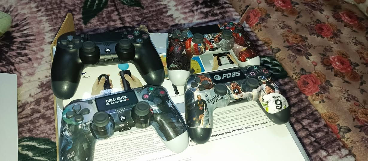 السلام عليكم سوني 4 فاتس للبيع يحتوي على اربع يدات شرط شغالات كلهن نظيفات مكاني ايسر 
جوجلي السعر 240.  ***********
