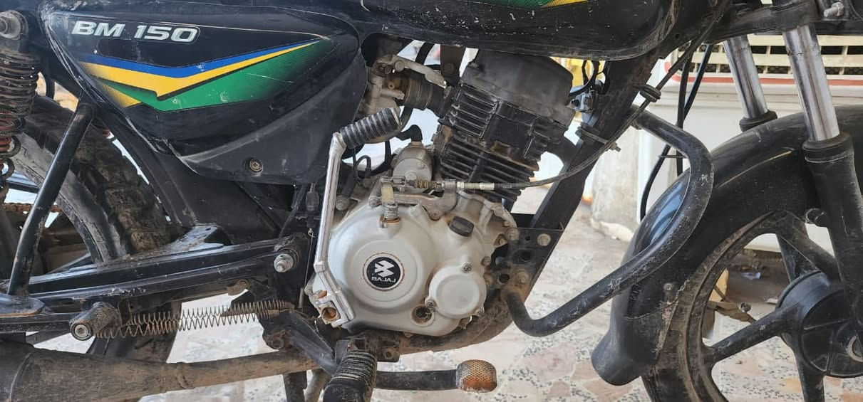 سلام عليكم دراجة بوكسر جديدة مديل 2020 نضيفة كلش اوراق جاهزه سعرها 1300المدينه ام الشويج رقمي ***********
