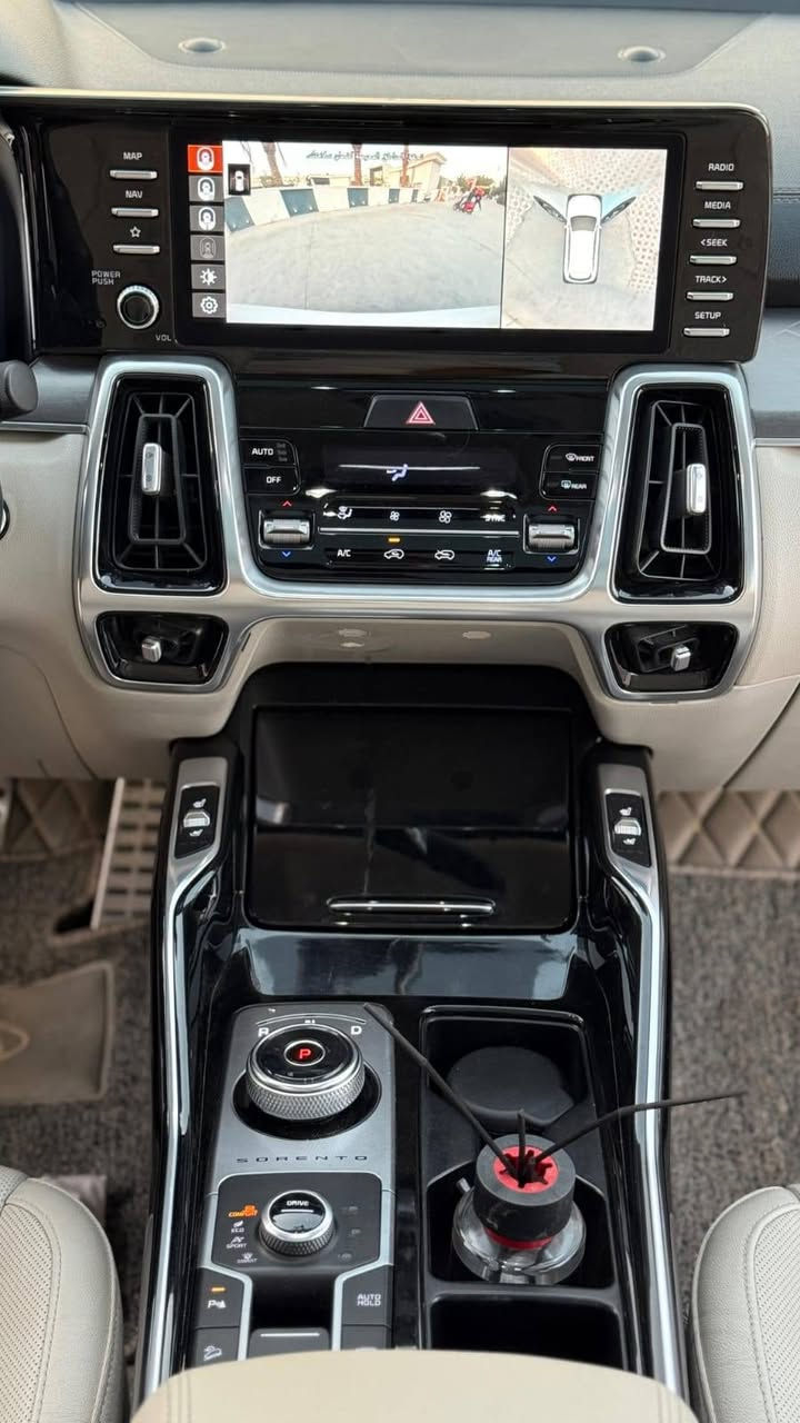 سيرنتو 2021 خليجي وكاله دوليه
6 سلندر 
ماشية 80 الاف حقيقي 
سياره فول الفول 
بانورما 
جلد 4 كامرات 
كشنات تدفه تبريد 
فور ويل 
كشنات خلفيه كهرباء 
صندوق كهرباء 
سياره مكفوله من بارد و صبغ و تبديل 
سياره بعدها بنظافه الزيرو 
مابيه نقص لو ربع دينار 
رقم صاحب *********** 
مكان سياره نجف
