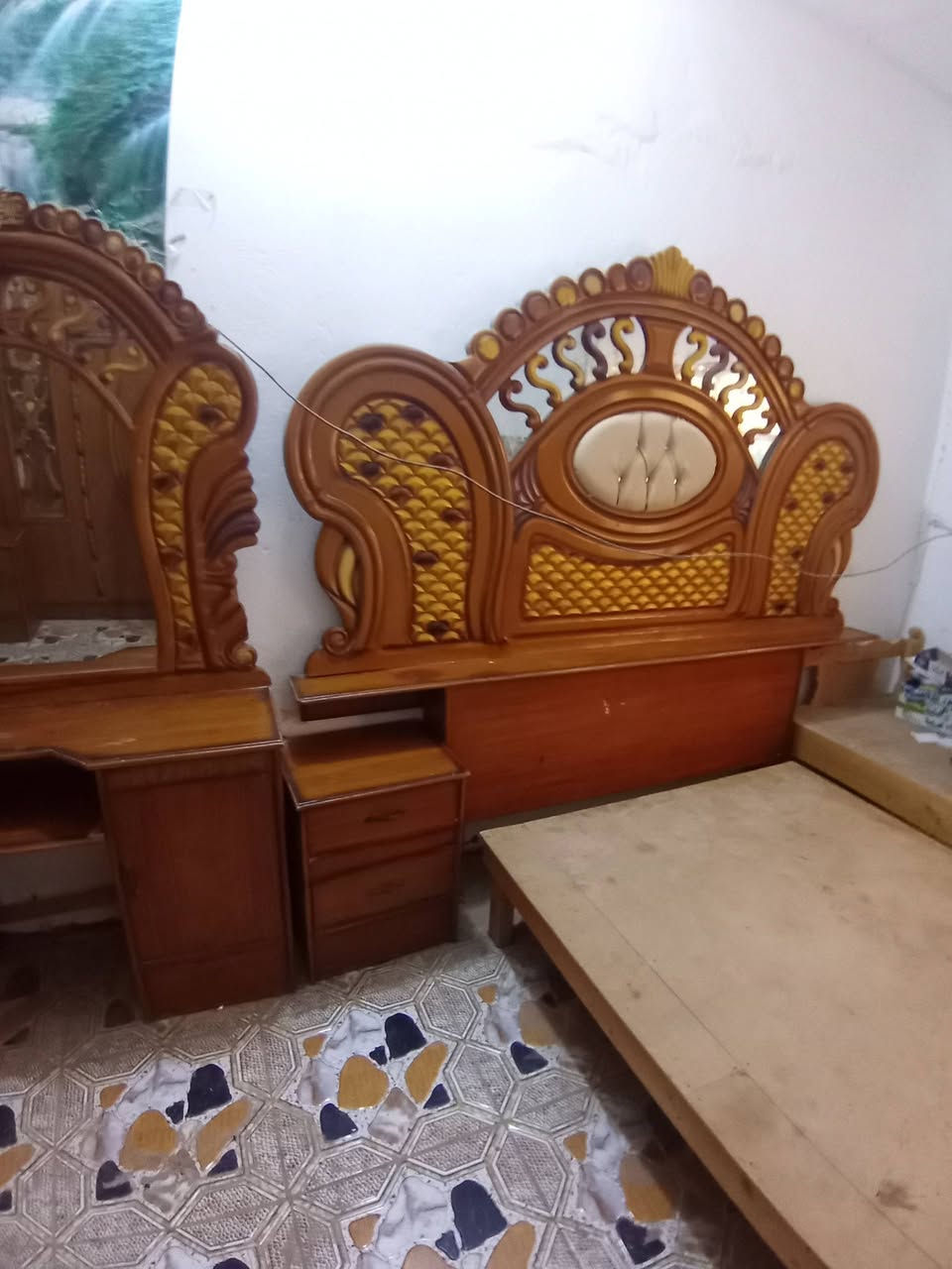 غرفة نضيفة للبيع،  مكانها الكوت حي الخضراء سعرها 750 للاتصال ***********
