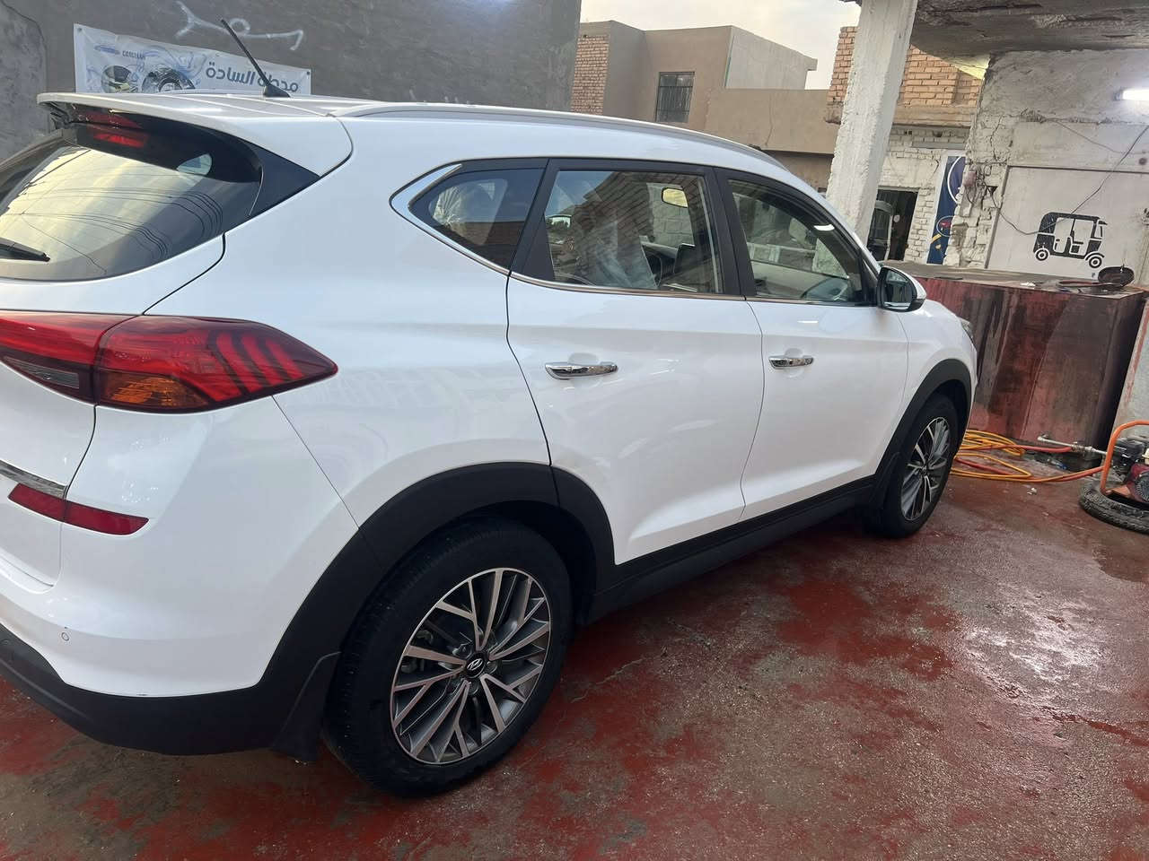 السلام عليكم توسان 2020 الكاصد للبيع
فول مواصفات عدا البنوراما 
5 بصمات كشنات جلد وكهرباء داخل بيجي 5 عدسات  لد كشافات لد سايد بريك بالرجل شاشة وكامرة دوارة فول تحكم ستيرن مري شفط كير ومحرك وتدفئة وتبريد كله مكفول عل وضع الشركة السيارة ماشية 82 K تخم تاير بصمات 2 ترحيب 
السيارة بيه صبغ باب الخلفي وباب سايق بي شبر مال مبارك وباقي سياره كفاله صبغ فقط الخارج بدون دواخل وصور الحادث عندي قبل التصليح سنوية ورقم وهزة كله جديد تحويل مباشر باسمي مكان سياره بغداد الحسينيه للاستفسار 
***********
