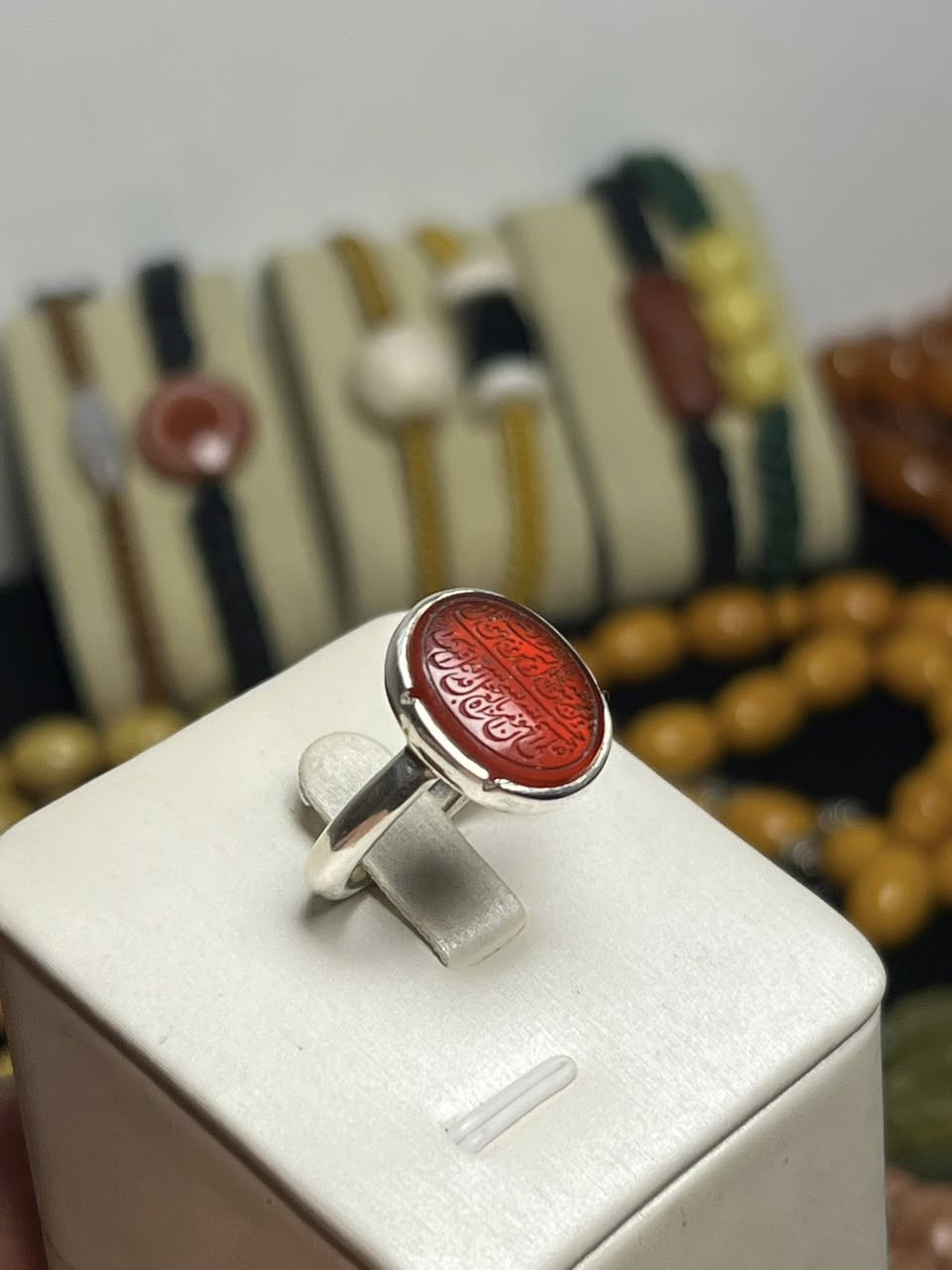 خاتم عقيق يماني ياقوتي
صياغة يدوية اية الرزق ومن يتقي الله

الشراي***********

المكان  بغداد حي اور.
