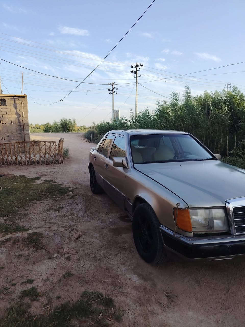 مارسدس دب موديل ٩٣ جاهزه مكينه وكير ففتي حداديه جديده ٤ تايرات جدد كهربايات شغاله رقم بغداد صدامي الشرعي بغداد الغزاليه السعر ٢٩ وبيه مجال العنوان ناصريه سوق الشيوخ  ***********
