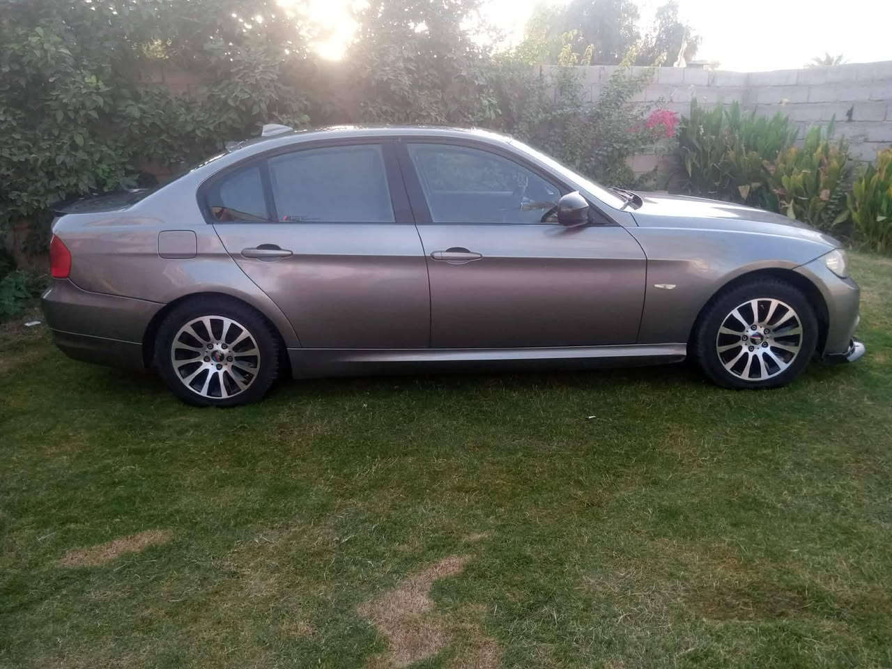 سلام عليكم اريد مراوس بكيه بنكو فحل E90 BMW  مديل 2011/  
فور ويل  
سياره شبابيه درايف تفحيط 
وارد أمريكي حادث دعاميه اماميه فقط رقم بغداد بااسمي مشروع وطني هزه جديده 
المواصفات :
1_بصمه تشغيل دخول ذكي بصمه أبواب شاشه تاب اصلي وكاله شفتات سلايد روف بردات بلادي كهرباء 
2_رادار أمامي خلفي كامره خلفيه دواره حساسات 360درجه 3انضمه قياده سبورت 🚀
3_مري جانبيه كهرباء شفط كشنات كهرباء خزن ميموري
4 تبريد قطعتين +تدفئه مقاعد
كشنات  جلد بلاد 
5_تخم تاير +ويل حساس حجم 16بلادي اصلي وكاله.         6حداديه جديده تبريد منضومه جديده 
7 مكينه كير خير من الله 
 محرك 6 سلندر حجم 2800 بلاد   يعني انسه صرف بانزين
9 سياره صاروخ سحب فول مال جناي والله 
10 ماشيه 140 الف قابله للزيادة 
وبيه هوايه مواصفات مذاكرهن
مكاني بغداد الشعب
السعر 130


**إذا كنت صاحب هذا الإعلان وتريد حذفه لأي سبب، رجاءا أرسل رسالة إلى الدعم الفني**