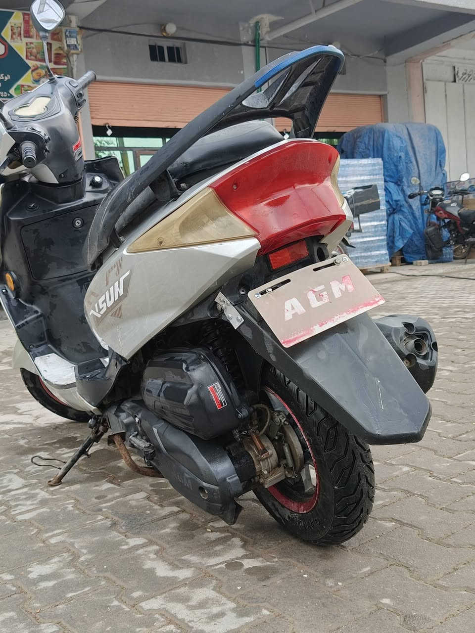 (سلام عليكم سكنس موديل 20 صيني )دراجه خير وبركه اي نقص مابيه  من لمكينه وشيل ايدك مكينه صافيه زلال شرط شلعه ومعدل اي نقصصص مابيهه دبلات خلفي امامي يكمزن كهربائيات كلهه شغاله  عداد سرعه شغال عيني دراجه كاملهه مكمله  تجي تركب وتتوكل مكان دراجه ديالى شهربان (قيم بما يرضي الله واخذ ))
تواصل /***********
