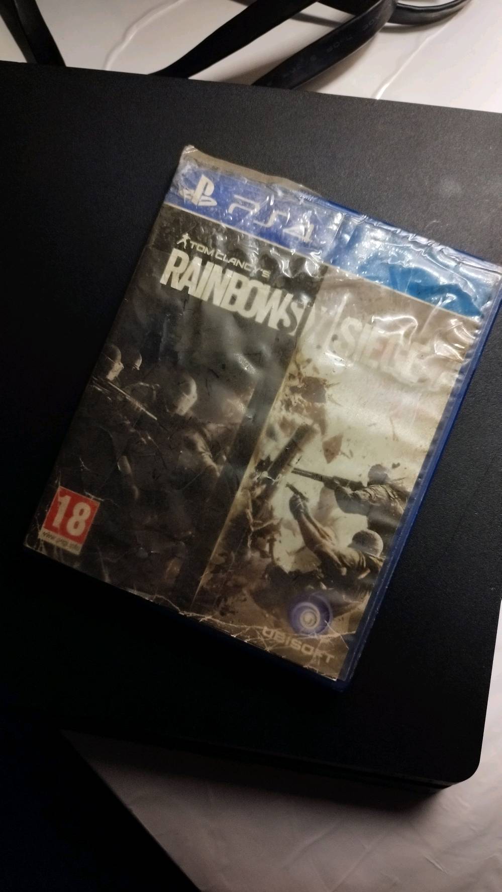 جهاز بلايستيشن 4 سلم اخو الجديد 1 تيرا وويا قرص
 الجهاز ما مفتوح ابد افحص و شوف 
يجي ويه الجهاز كيبل Hd اصلي طويل 
و قرص ريمبوسكس نضيف ما بي ولا شخط 
و كيبل شحن طويل لليده
ويده اصليه ما مصلحه ابد 
الجهاز مال جناي يعني ما تعبان ابد 
وياه كارتون 
نظام الجهاز 13.04 
الجهاز تاخذه و تنام ما تفكر ب اي شي 
السعر 250 وبي مجال بسيط حگ الجيه 
متواجد وتساب فقط
الموقع-البصرة الجبيلة
 ***********-0772344520
