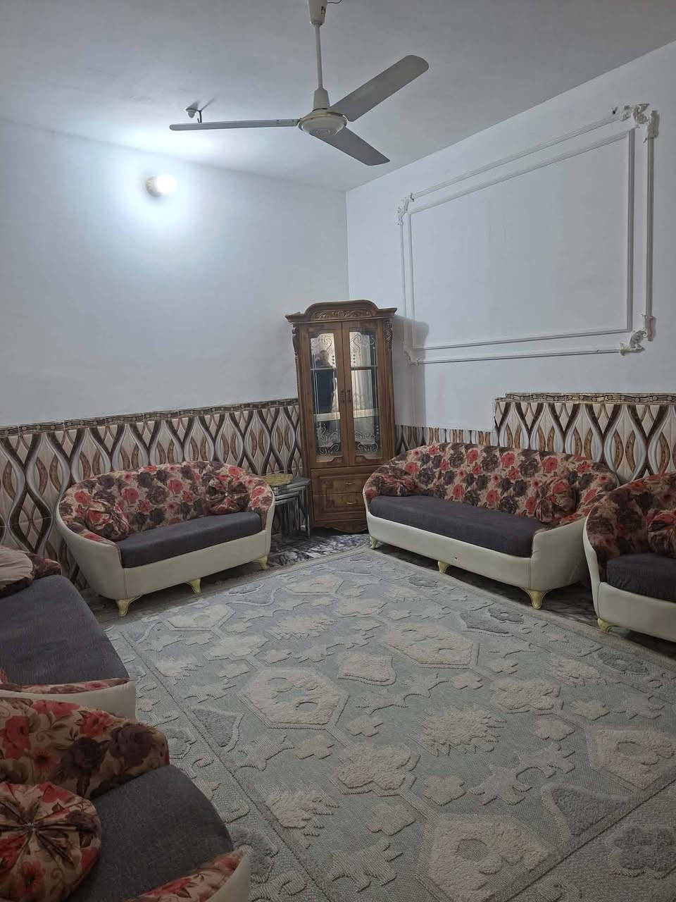 السلام عليكم
مشتمل طابقين ١٥٠ متر مربع 
 باسم المالك سند 25 خلف بنزين خانه اضواء الحله 
غرفتين نوم مطبخ صاله كلدور مجمع صحيات 
الارضيه مرمر بيت كامل مناقصه شي 
خدمات متوفره 
*********** صاحب الدار 
مكلفه بالنشر اي استفسار اتصل واتساب
