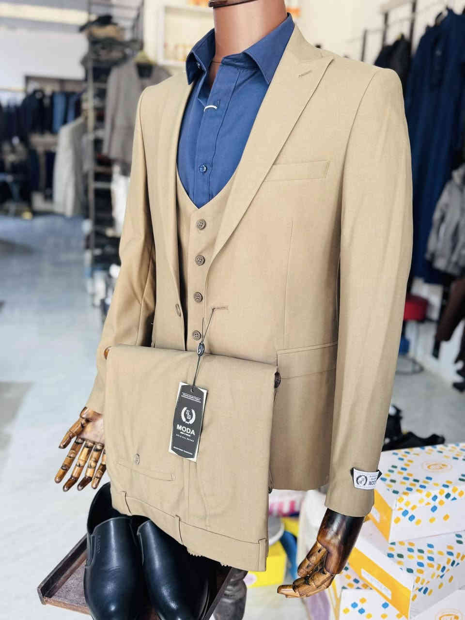 كلشي متوفر بمجمعنا 
اسعار اقتصادية اقتصادية مناسبة جدا 
الرسمي والكاجول
لكل الاعمار 
الكشخة يمنة وبس
استغل فرصة العروض 
ولا تفوت الفرصة
موقعنا بعقوبة قرب مجسر عبدالله ابن علي 
منطقة حدمزيد على الشارع العام
***********
