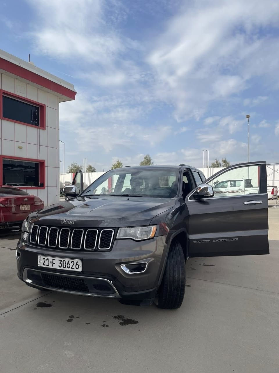 السلام عليكم
سياره جيب لاريدو
موصفات limited فول فول بدون فتحه 
موديل 2019
لون نفطي سياره بدون دواخل بدون ايرباك 
قطعه واحد فقط السكن جاملغ تجاري 
كير مكينه بل شرط
مويايل ***********
مكان سياره كركوك
