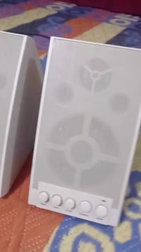 سماعات عدد 2..وبيهن مكبر صوت..صوتهن كلش حلو .السعر 40الف...07721683468