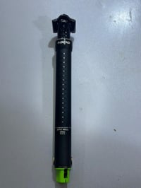 هذا هو عمود مقعد دراجة جبلي قابل للتعديل (Dropper Seatpost) من نوع SDG...