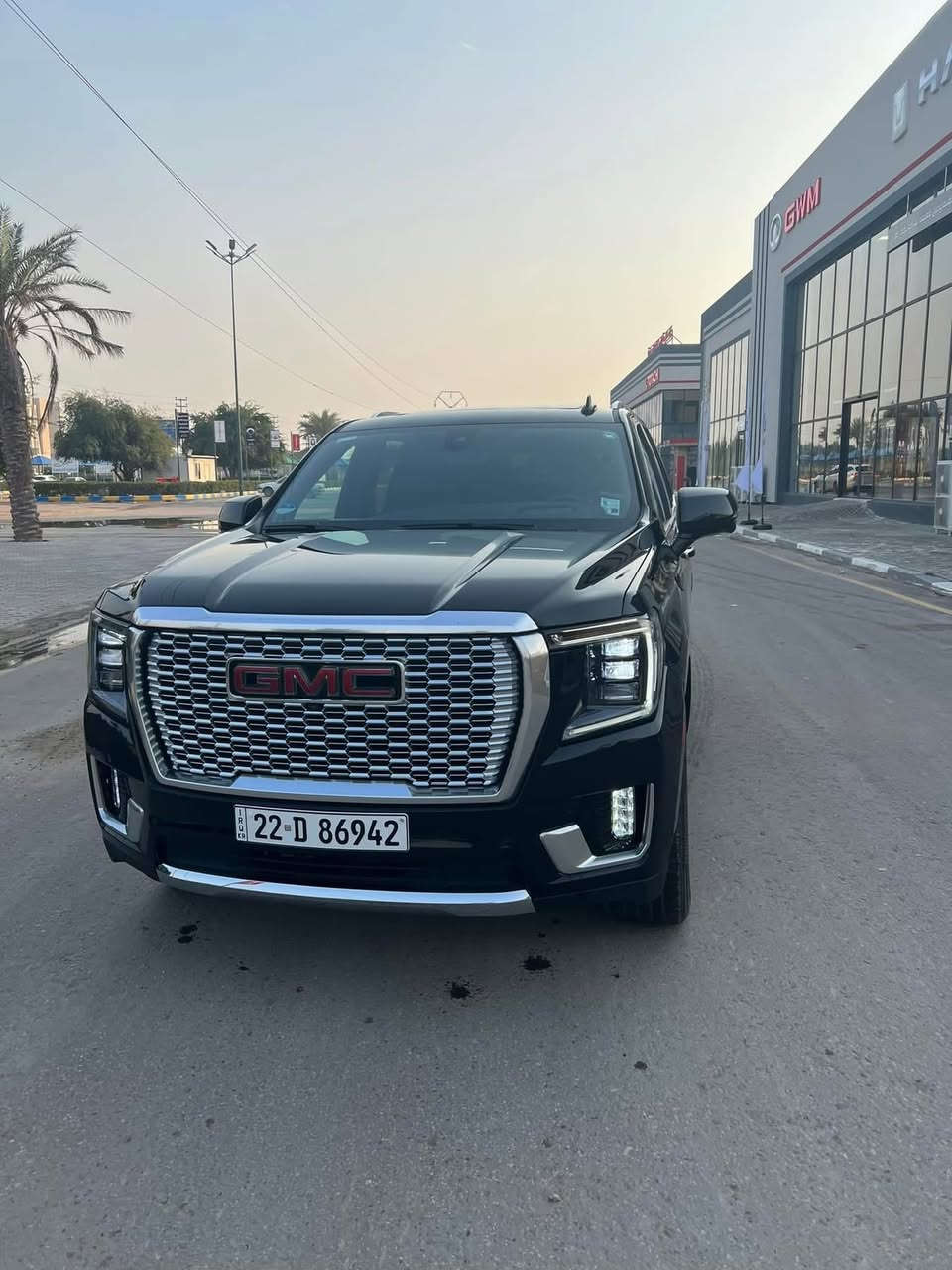 السلام عليكم ورحمة الله
المركبة  : GMC يوكون دينالي 2021  اسود 
الكفالة   : نكفل المركبة من الشاصي والغرق وايرباك المقدمة 
لرقم     : رقم اربيل وتحويل ملكية او وكالة حسب الرغبة 
لضرر    : بابين وجاملغ امامي ايسر مع ضرر قليل جنطة وجاملغ خلفي 
التصليح : تبديل بابين نفس اللون مع تبديل وصبغ جاملغ 
ملاحظة : تعديل الجنطة بارد مع كارت بالجاملغ الخلفي 

رقم صاحب السيارة   ***********
 السعر39 الف دولار 💲 بيه مجال للطيبين 
قيم الي يرضي بي الله تعال شوف وشغل وطلع بيك خير وتدلل       

المواصفات
 جي ام سي يوكون دينالي 2021 لون اسود
 محرك 8 سلندر 6200 بقدرة 420 حصان وعزم 621 نيوتن متر
 كير  عادي اوتوماتك 10 سرعات واداء عالي الكفائة
 لايتات امامي LED مع كشافات LED 
 ويل حجم 22 مع طقم تاير بحالة ممتازة جدا 
 حساسات الاجتياز الجانبية
 السيارة ماشية حاليا 140الف  كيلو فقط  
 دوسات جانبية كهربائية شفط. مع انارة LED داخل الدوسات 
 باب خلفي كهربائي شفط مع كاميرات عدد 2 في الخلف
 قمارة السيارة بانوراما  
انظمة قيادة رياضي وثلجي واعتيادي
 بصمة للابواب ال5 مع بصمة تشغيل مع تشغيل عن بعد
 مقابض ابواب نيكل مع مصابيح LED داخل المقابض ال 4
 غرفة السيارة اسود وبحالة ممتازة جدا 
 تحكم كهربائي متكامل لمقاعد المقدمة 
 المقاعد الامامية تدفئة وتبريد مع تبريد خلفي منفصل التحكم 
 شاشات اصلية في الكشنات مع مشغل DVD 
 الكشنات الخلفي فصل ملكي سياحي
 ستيرن كهربائي الحركة مع سكليتر كهربائي الحركة
 منافذ USB مع HDMI مع منافذ كهرباء وطاقة

 عارضة بيانات HUD على الجامة الامامية عالية الوضوح

 نظام صوتي BOSS مع مواقع تخزين لحفظ الاغراض داخل المركبة
 شاشة ليزرية متحركة ( العينة ) مع مجموعة متكاملة من الضبط
 شاشة دشبول وسطية متكاملة الايعازات 
 تحكم ستيرن جهتين متكامل للتحكم بالعينة الداخلية وايعازات الرادار
كاميرات السيارة عدد 5 مع رؤيا 360 درجة بالكاميرات
 رادار امامي لمنع التصادم وضبط المسافات
 شاحنة وايرلس للموبايلات مع منافذ USB ومنفذ طاقة داخلي
 تطعيم دواخل السيارة والدشبول بخشب صاج من GMC 
 نظام محرك يعمل ب 4 سلندر وعند الاحتياج  المطلوب تفتح 8 سلندر
 وباقي المواصفات في الفئة
