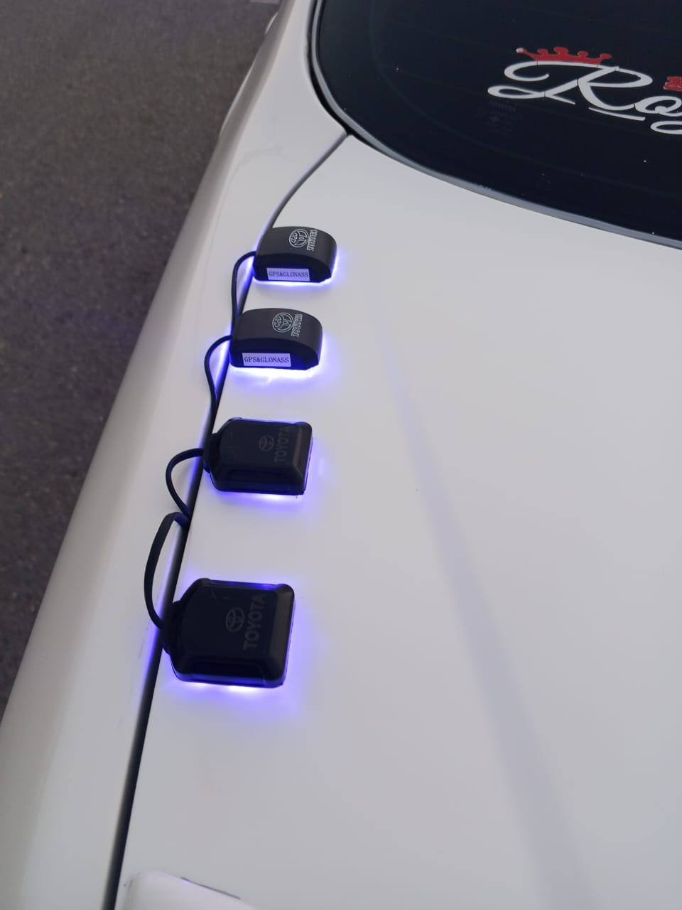 السلام عليكم جنون اداوات مكصوصه سياره جديده متومه رقم نكليزي سياره دكمه وحده مكينه فيفتي تخم تاير ويلكب نجمه اريل امامي مشط،اباجي اني مكلف بل نشر هاذه رقم راعيه 
‎0772 647 6609
