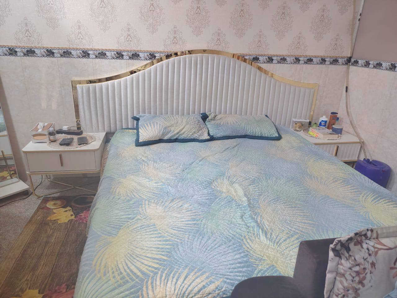 غرفه نضيف للبيع نضيفه كلشش 
مكان موفقيه حي الاساتذه 
ستفسار  ***********
سعر مليون و100. بيها مجال قليل
