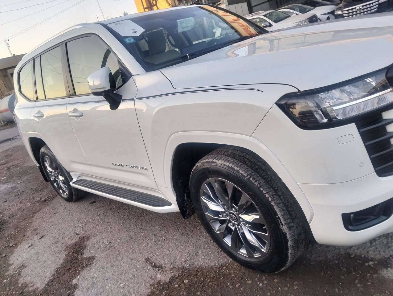 السلام عليكم لاندكروز موديل 2024سازاصلي ماشيه 27مكفوله كفاله عامه سياره نظيفه جديده جدااللاستفسارالاتصال على هذاالرقم ***********
