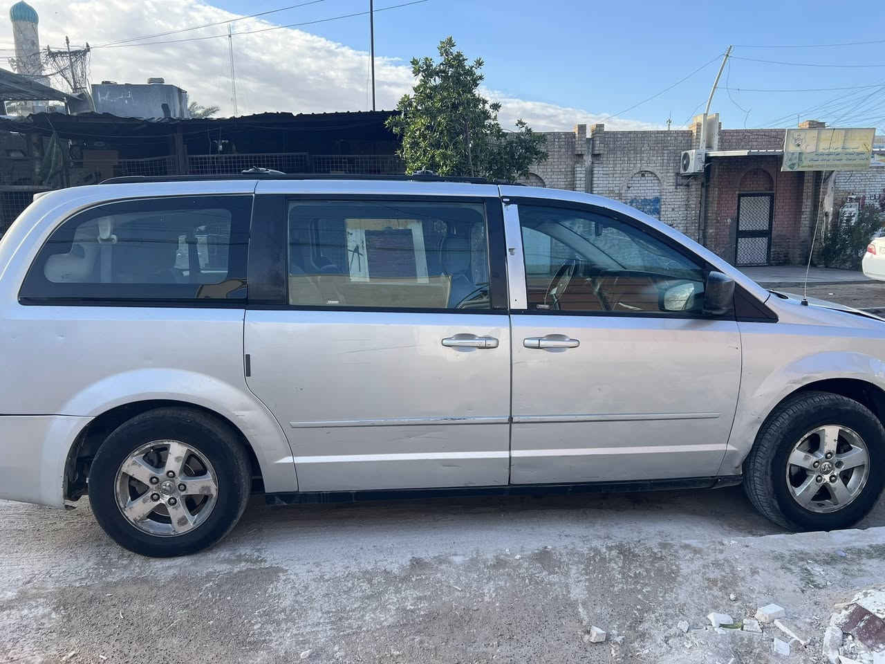 السلام عليكم اخوان دوج كرفان للبيع موديل ٢٠٠٨  ابواب ميكانيك فرس ارضي ونص سقف تبريد ثلاث قطع كير محرك مكفولات لا تبخير ولا تنقيص السعر ٩٠$ ورقة ومجال بسيط للطيبين للاستفسار الاتصال على الرقم ***********
