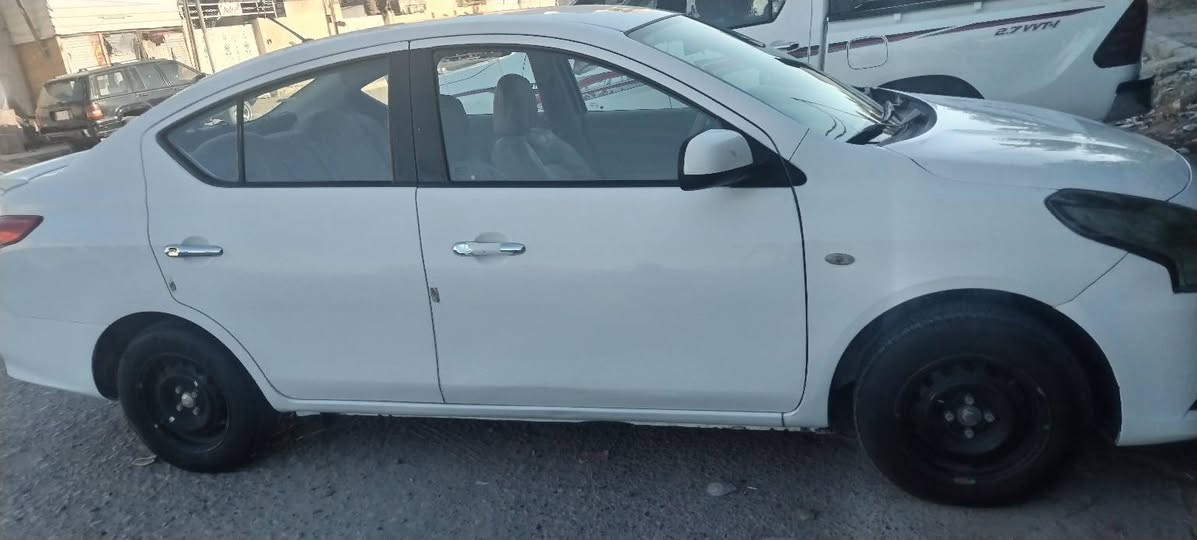 السلام عليكم نيسان صني هندي ٢٠١٩ جاملغ مبدل الأمامي الأيمن بدون ضرر فقط بيه تمويج وبدلته جاملغ الخلفي ربعة تعديل مع صبغ بأسمي رقم بغداد دولي كير محرك تبريد مكفول  دوشمة جديدة السعر ٩٦ وبيها مجال قليل رقم ***********
