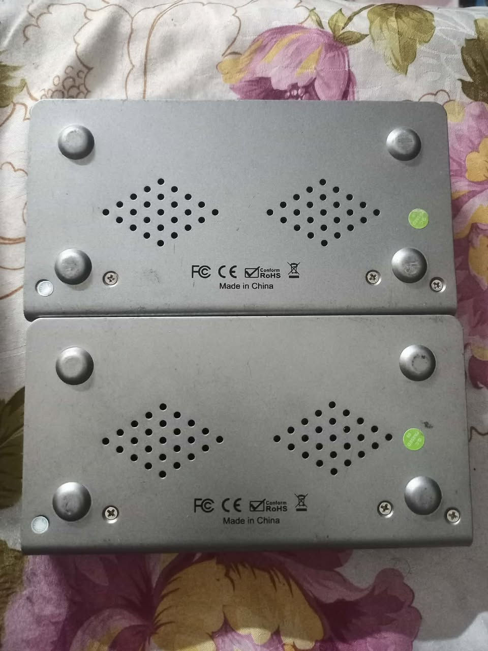 📢 للبيع: جهاز 4K 120M KVM Extender (قطع أصلية وعملية جداً) السعر 30 مع التوصيل 🚘🔥

​أصحاب المنظومات، شبكات السيرفرات، ومحلات الكاميرات.. هذا العرض يفيدكم كلش!

​إذا عندك حاسبة أو جهاز DVR/NVR وتريد تتحكم بيه عن بعد بمسافة تصل لـ 120 متر وبدون أي تقطيع أو خسارة بالجودة، هذا الجهاز هو الحل المثالي إلك.

​✨ مميزات الجهاز:

​دقة عالية جداً: يدعم جودة 4K يعني الصورة تطلع عندك واضحة ونقية بدون أي غواش.

​مسافة عملاقة: ينقل الإشارة لمسافة 120 متر باستخدام كيبل شبكة (Lan Cable).

​خاصية KVM: مو بس ينقل صورة (HDMI)، تكدر تربط بيه ماوس وكيبورد وتتحكم بالجهاز البعيد بشكل كامل وسلس.

​القطع المتوفرة: مثل ما موضح بالصورة (القطع هي من نوع Receiver).

​💡 بيش يفيدك؟

​يحل مشكلة المسافات البعيدة بالبيوت الكبيرة، الشركات، والمولات.

​مثالي جداً لأصحاب منظومات المراقبة حتى تخلي جهاز التسجيل بمكان آمن والشاشة والتحكم بمكان ثاني.

​عملي جداً لغرف السيرفرات والتحكم المركزي.

​الحالة: مستعمل نظيف وشغال 100%


**إذا كنت صاحب هذا الإعلان وتريد حذفه لأي سبب، رجاءا أرسل رسالة إلى الدعم الفني**