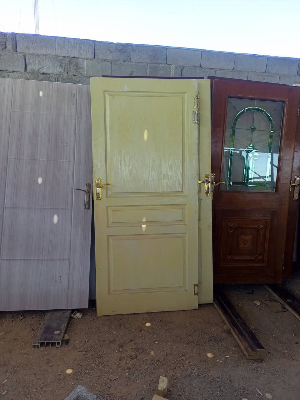 تم تنزيل وجبة بيبان خشب وحديد  شرط النضافه 

وتم تنزيل مبردات الحجم الكبير 

والاسعار خاص واتساب 

العنوان الرميثة شارع النجمي الرئيسي 

قرب محلات ال عزوز او قرب مخظر بركات الحسين 

او قرب مجمع العزاوي او قرب صيدلية اليقين 

رقم الهاتف *********** واتساب 

او *********** واتساب 

او *********** واتساب 

ورجا الاسعار خاص او واتساب رحمه الله والديكم 

ورجأ مااجاوب على التعليقات بسبب مشغول بالمحل
