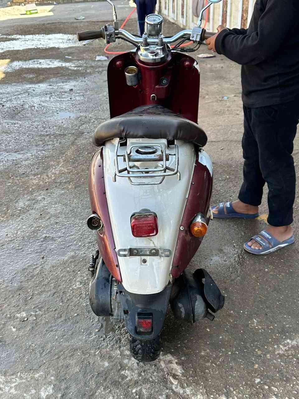 السلام عليكم دراجه للبيع نظيفه كلاسيك كل شي ما بيه مكان بغداد الشعب السعر 200 رقم الهاتف متواجد  واتساب***********
