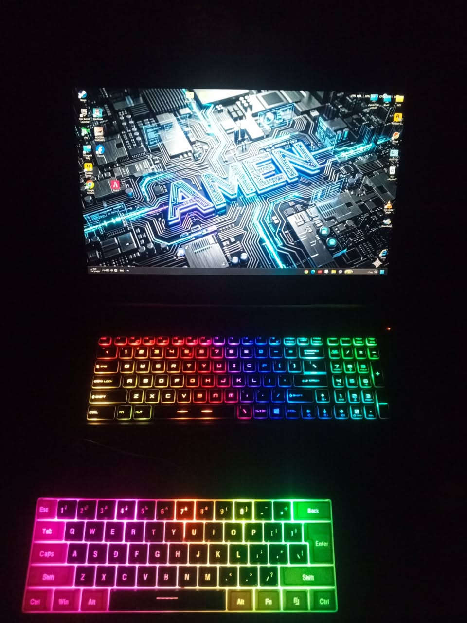 لابتوب كيمنك MSI GE75 RAIDER
GPU : RTX 2050    
CPU : I7 gen9
RAM : 16 GB 3200MHZ 
DDR4 SSD : 512 GB NVME M.2 هارد1
HDD:1000 GB هارد2
Monitor : IPS FHD 144HZ  شاشة 
Charging : 180 W شاحن
تواصل ***********   واتساب موجود  مكاني ديوانية
