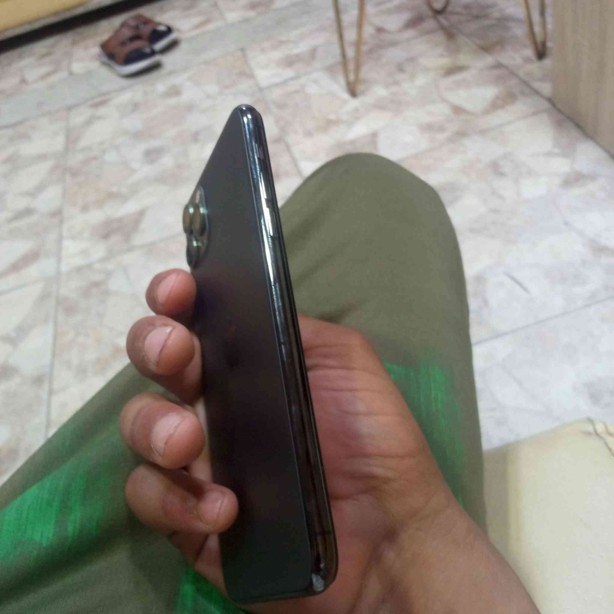 11برو لبيع نضيف 99مبدل شاشه وبطاريه لبيع مستعجل عله بيعته(***********
