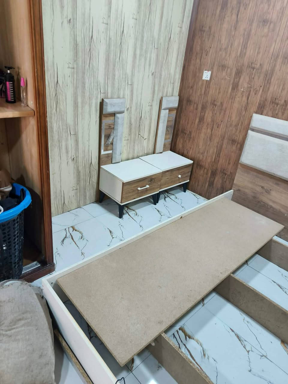 غرفه تركيه نضيفه فقط ميز مابيها
مكان نجف الشراي يجي خاص ب٣٢٥


**إذا كنت صاحب هذا الإعلان وتريد حذفه لأي سبب، رجاءا أرسل رسالة إلى الدعم الفني**