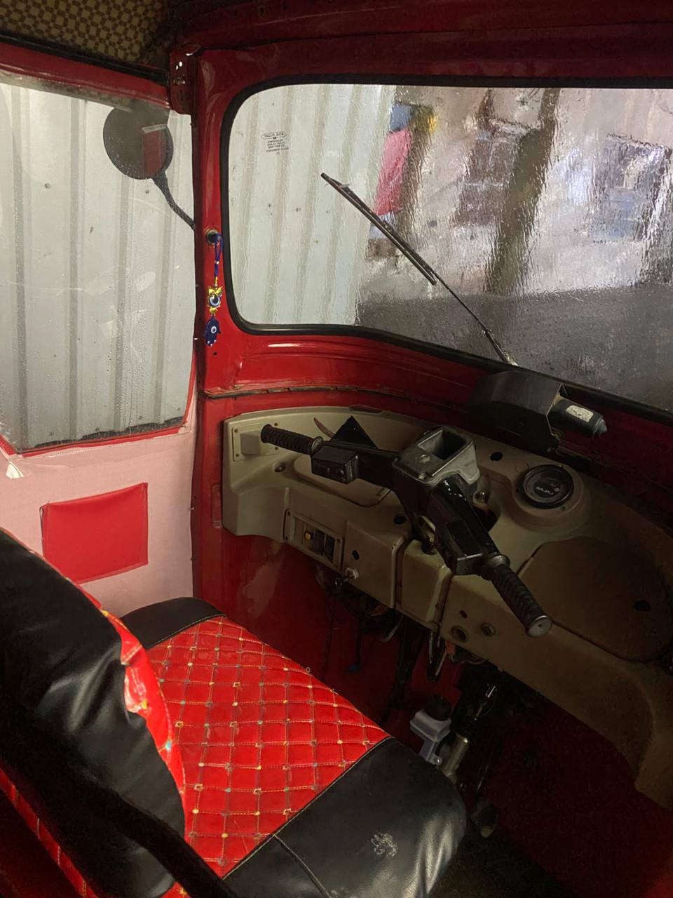 اسلام عليكم تكتك زيل للبيع محور محرك بياجو نضيفه 18عوزه بس تايرات وضفيره سعره مليونين الاتصال***********اوراق. المصطفى كامله شغاله كبل لشارع
