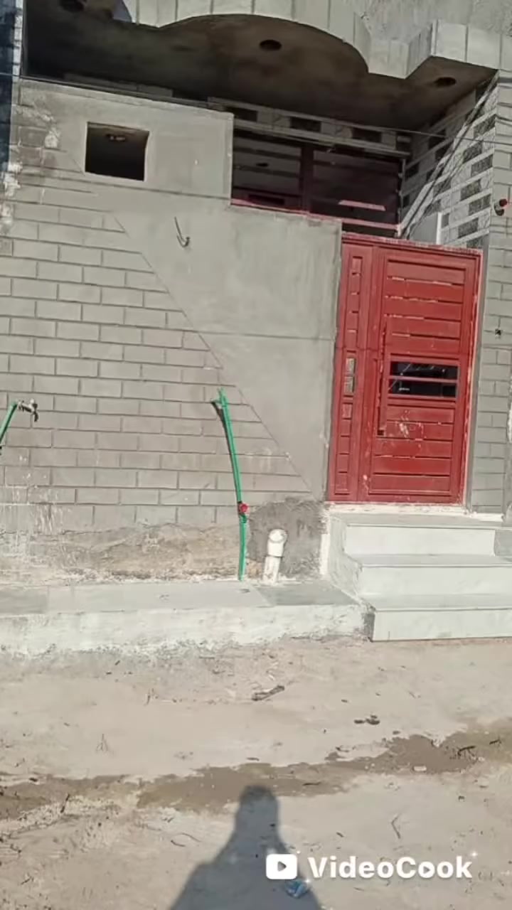 بيت للبيع مساحه 50متر طابق واحد يبعد عن الامام 2كيلو الشارع تبليط ماء مجاري كهرباء كافت الخدمات عرض الشارع 10متر بناء حديث 2052سند25مداور من صاحب الارض السعر 70مليون بناء طابوق صب كونكريت مسلح مركزي كله درجه اوله الارضيه بورسلين كل البيت سيراميك للسقف عوزه بس جام ونقط الكهرباء للستفسار اكثر اتصل عل رقم *********** واتساب متحا اتصال فقط
