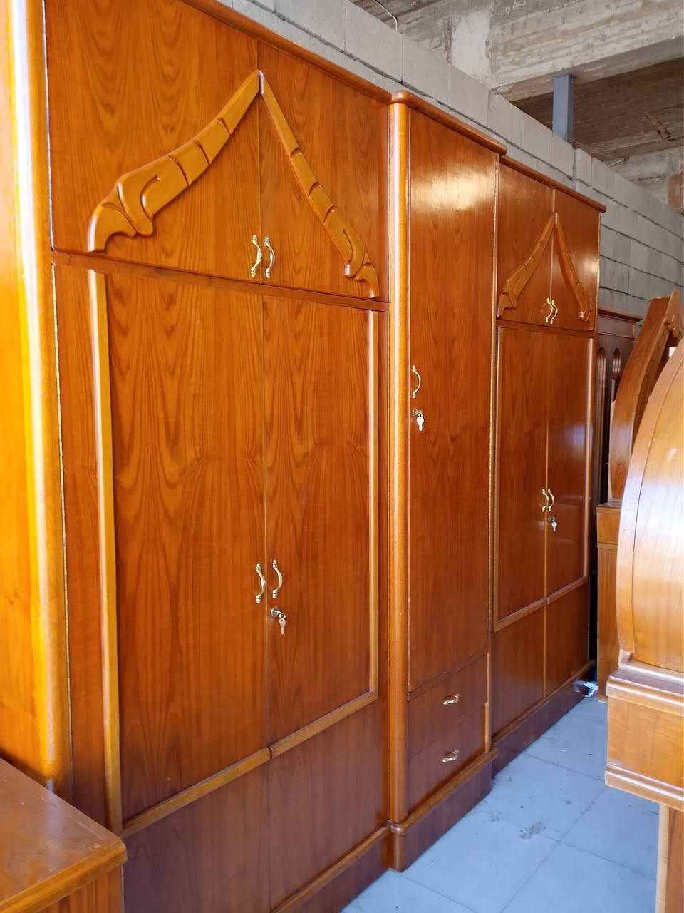 غرفه سته أبواب ملحق شغل ثكيل درجه اولى اتصل على الرقم ***********
