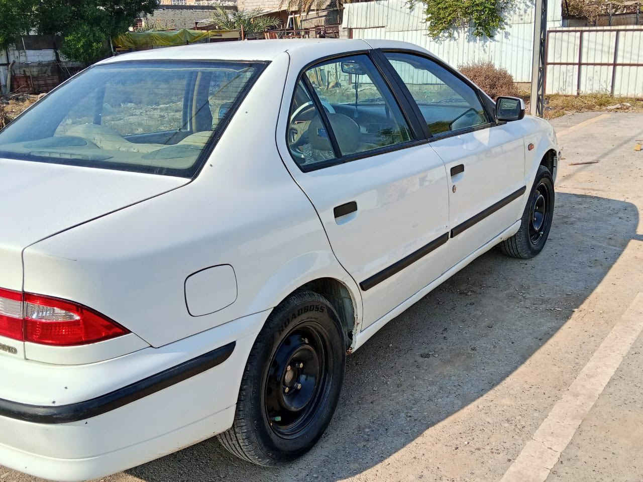 السلام عليكم للبيع سمند ناطق محدثه 17 موديل 2011مشروع وطني  كير ومكينه وتبريد كفاله كهربائيات كلهه شغاله تخم تاير  دوشمه  كشنات والابواب والارضيه  السياره رقم بغدادالسعر ٤٨ وبيها مجال*********** مكاني بغداد
