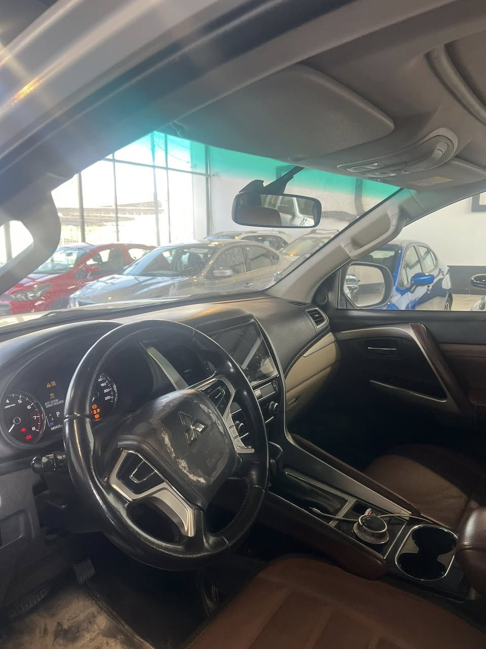 Mitsubishi Pajero Sport 2020🚨
اللون: ابيض⚪️+بصمة🫆
المحرك: 6V اوتوماتيك 8 سرعات✈️
نظام الدفع:  دبل 4*4📢
سعة الخزان:68 لتر اقتصادية مال جناي
كشنات جلد ، تحكمات ستيرن ، تحكمات مري+ مري شفط ,هندر بريك كهربائي , 7 راكب عائلي ،3قطع تبري، نظام شاشه لمس ,ثبات سرعه 🚨🚨

مصابيح امامية ليد/زينون💡
حساسات/كاميرا خلفية📷
الفئة : SUV📢
الضرر:بونيد فقط🚨
الامان: ABS+EBD ,نظام الثبات الالكتروني ,مانع انزلاق 
السعر: اتصل وادلل ❤️
رقم الهاتف: اسيا ***********📞+ كورك ***********
مكان السيارة مرصل
وكل الهلا بالجميع
