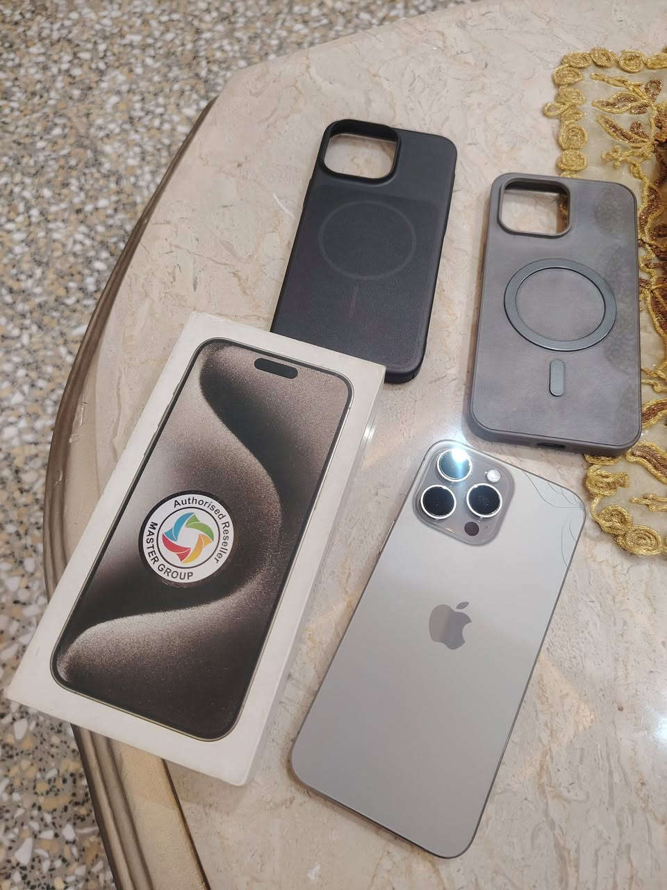 السلام عليكم  للبيع iPhone 15 pro Max شركة ماستر مكفول من كلشي نظيف جدا 100% شرط ضمان وتر بروف فقط فطر صغير بالظهر ممأثر البطارية ٨٦  السعر ٨٥٠ وبي مجال مكاني ديالى  
للاستفسار ***********
