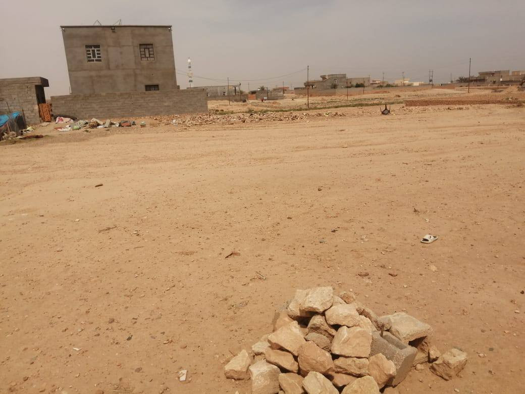 قطعة ارض للبيع في حي الامين 400 متر ركن بالقرب من جامع الحواري وديوان  القطعه واصلهه مي وكهرباء وداير مدايره سكن بيوت والقطعه عدله وحلوه جاهزه للبناء للاستفسار الاتصال بالرقم*********** او علخاص
