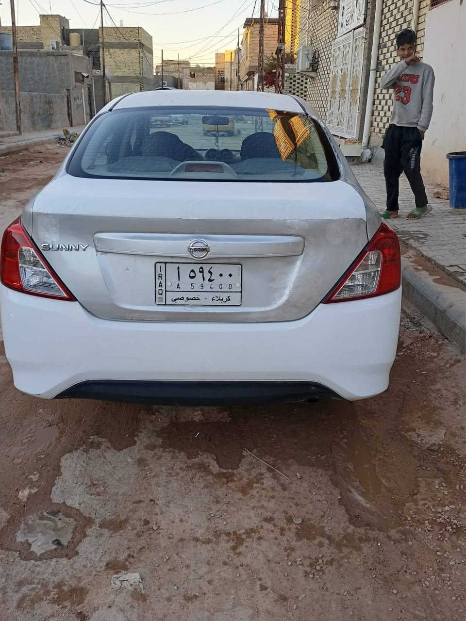 السلام عليكم
نيسان صني مديل 2013
كير مكينه حداديه جدد
تخم تاير
السياره بيها جاملغ خلفي
 والباقي كفاله
***********
مكان نجف
سياره جاهزه مجهزه كبل للشارع
غير متواجد ع فيس
مكلف بل نشر
السعر ٦٧ وبيها مجال
