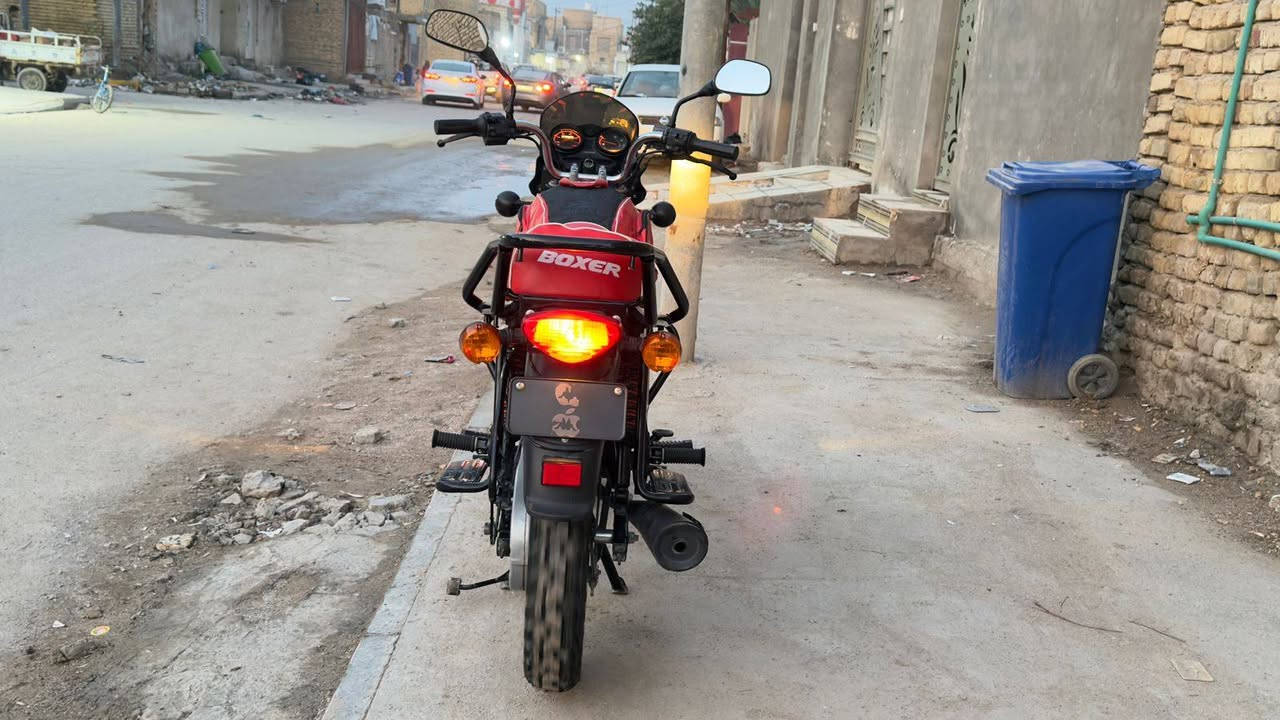 🚲 متاح دراجة بوكسر مرقّمة – موديل 2023
✅ الدراجة نظافة فول ✅ على أيدي وما متعوبة
✅ استخدام شخصي (من البيت للدوام فقط)
❌ غير مستخدمة دليفري
🎨 الدهن أصلي وما بيه شي
🛢️ الزيت (أمزول) – اللتر بـ 13 ألف
💰 السعر: 2,600,000 دينار
📍 الدراجة برغي ما مفتوح بيها شرط الفحص 
📞 التواصل: ***********
💬 متوفر واتساب
