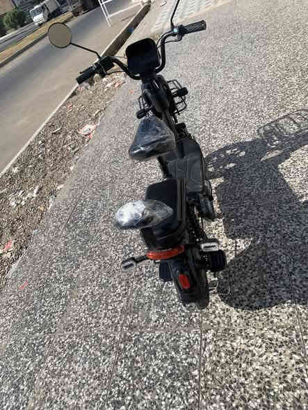 سلام عليكم دراجه شحن جديده 4بطاريات دبل شاير دبل سويج بصمه  سرعه 60 سعر ب250بيهه مجال بصيط***********
