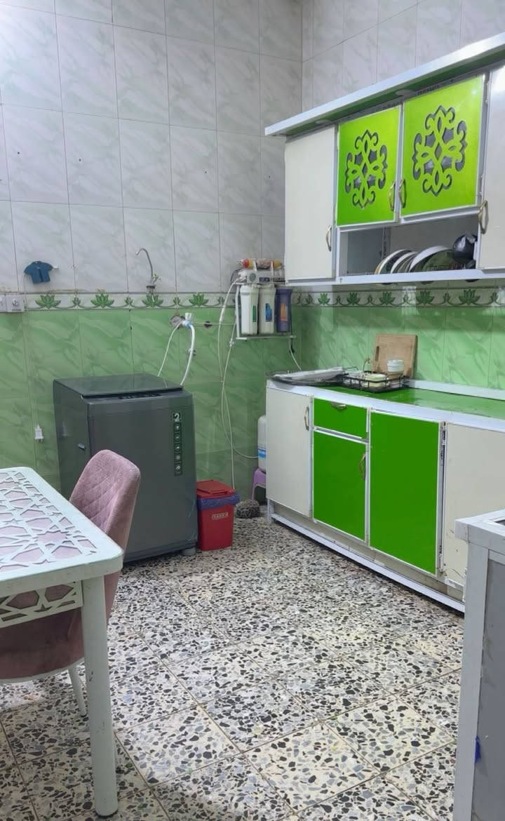 السلام عليكم ورحمة الله وبركاته 
بيت للبيع 🏡 100 متر 
حي العابچية قريب شارع 20 
طابق ونص 
طابو صرف 
السعر 70 وبي مجال 
***********
