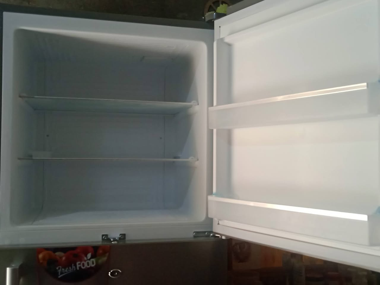 سلام عليكم ثلاجه للبيع جديده صارلي سبوع من شتريتها وريد ابيعها الستفسار هاذه رقمي *********** او خاص
