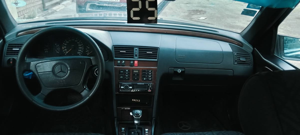 سلام عليكم عندي سياره مرسيدس بيبي شبح حجم
سياره بلاديه كير ومكينه بلادي
 320سي  موديل 1994كهربائيتها كلها شغاله تبريد نقص غاز  بيع مستعجل مكاني بغداد السعر 65وبيها مجال لشراي  
رقم الهاتف ‏‪***********‬‏
