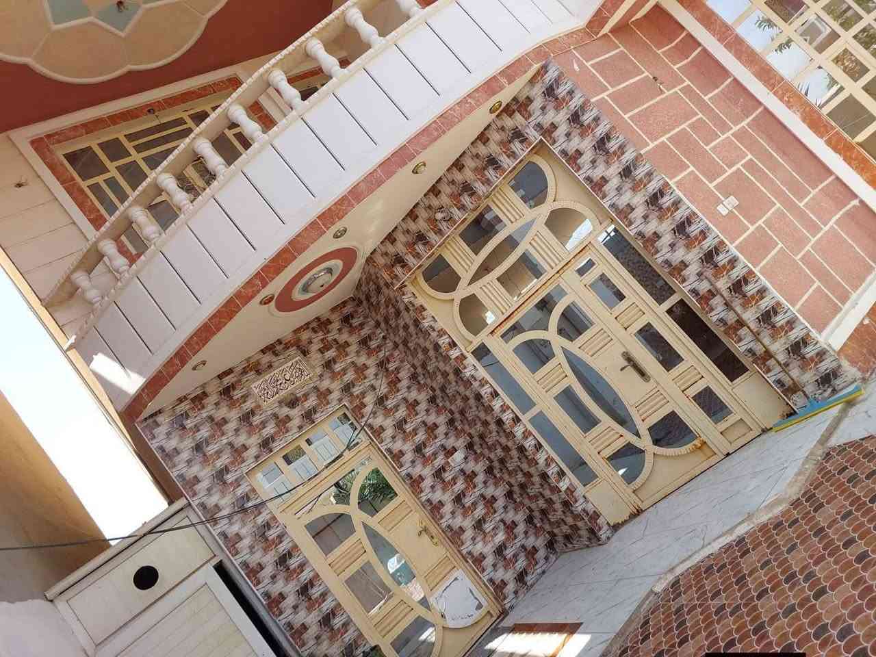 بيت للبيع في الرمادي الزراعه قرب جامع اليرموك🕌🌹🌹
يتكون البيت من طابقين بناء حديث وجميل  كما موضح في الصور والفيديو 🏤 

نوع البناء حجر بلكامل .. المساحه 256.. واجهيه 12..نزال 22  يحيط بل بيت مناور 

الطابق الاول يتكون من غرفتين وصاله وديوانيه ومطبخ حار وبارد ودورة مياه داخليه وخارجيه وحديقه خارجيه 💮🌸💐 

اما الطابق الثاني فيتكون من غرفتان كل غرفه تحتوي على بلكونه تطل لمقدمت البيت وصاله ✅✅💯 

البيت يكون فيه كهرباء مستقيرا وماء لا ينقطع  

ويكون سعر هذا البيت فقط(( 200)) مليون وقابل للتفاوض بشكل. يرضي المشتري 

للتواصل والاستفسار الاتصال على هذا لرقم يحتوي على واتساب ꧁***********꧂
