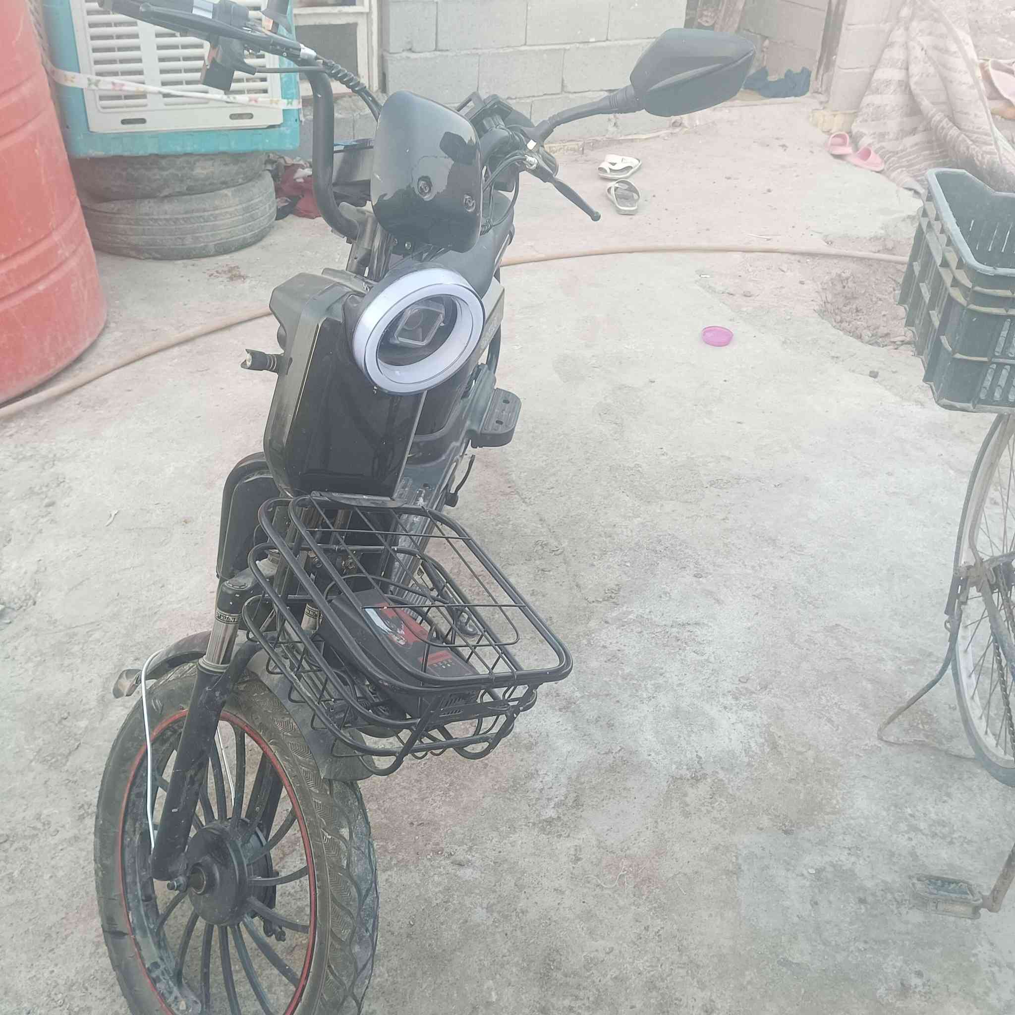 دراجه شحن بعدبجيس لل بيع السعر500المكان الرفاعي ***********
