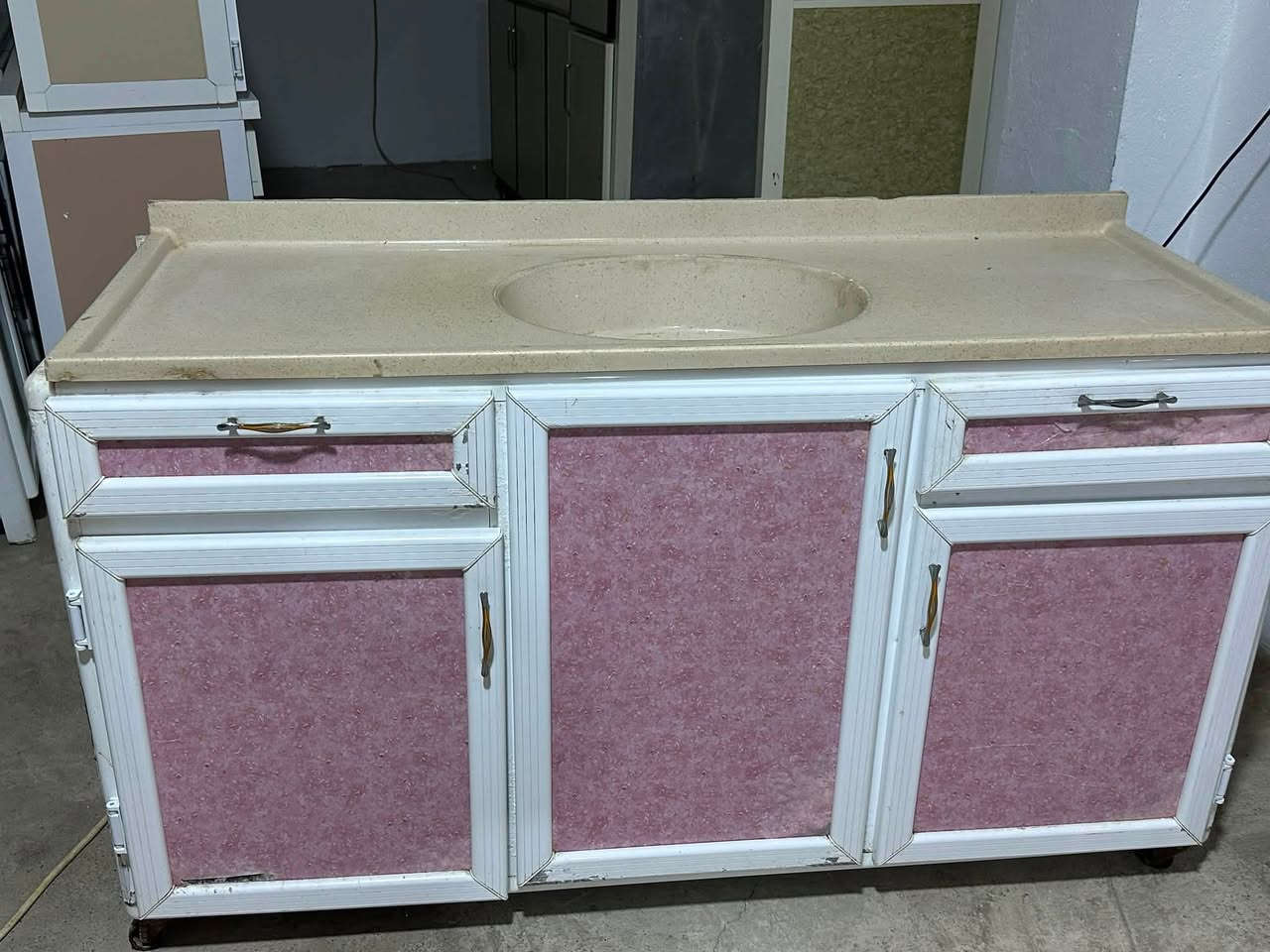 بوفروشتن
كه وانته ره دوومترونيو ٢/٥٠
سنگ مترونيو١/٥٠
موادى ره قه م يه ك
كلار /جوتياران 
گورينه وه ده كه ين 
***********
