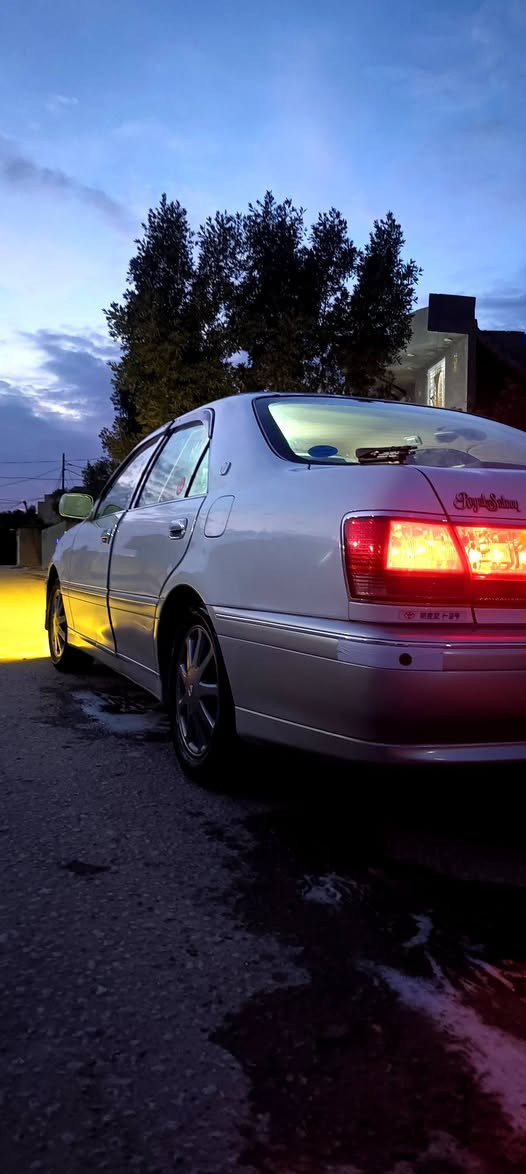 ملكه للبيع
سيارة جديدة مكفوله كفاله عامه قرار 48 
مكفوله من الضربه والصبغ والشرعيات 
مواصفات اهواي ومعروفه 
4كشنات كهرباء 
مري شفط 
برده كهرباء 
مثبت سرعه بيها 
محوله كرستال 
مدفوع كمرك وضريبه باقيه بس رسوم الرقم 
تريد تحويل تريد وكاله موجوده 
السعر 110وبيها مجال حله ناحية النيل 
***********
