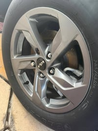 السلام عليكم  للبيع كيا كي فايف . موديل ٢٠٢٣ . ماشيه ٧٤ الف . رقم بغدا...